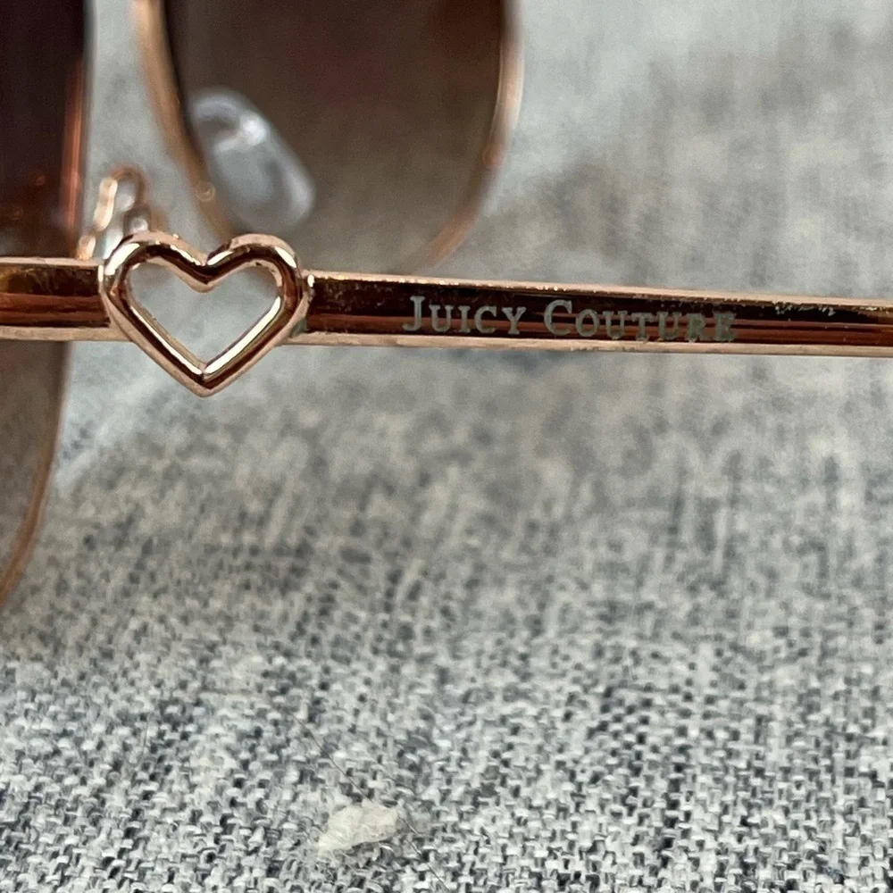 JUICY COUTURE Aviator Sunglasses with Hearts on ear piece Style 3166